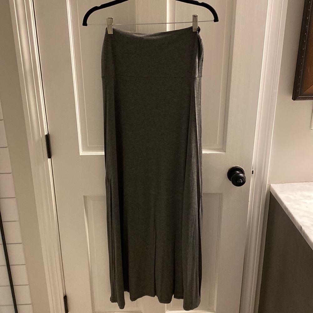3 item bundle for $15✨ Heather grey maxi skirt